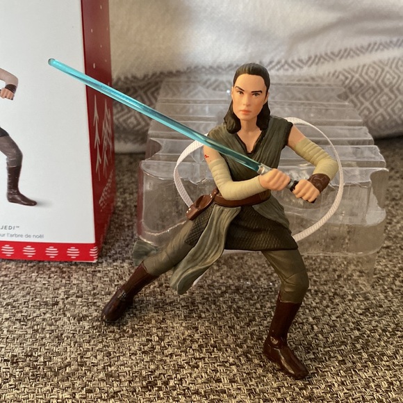 Hallmark Keepsake Star Wars Rey - Picture 3 of 7